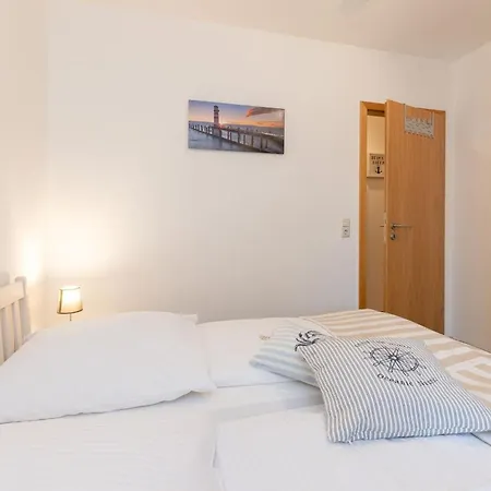 Haus Seeblick Fischbroetchen *