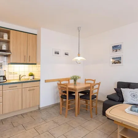 Haus Seeblick Fischbroetchen * Kellenhusen
