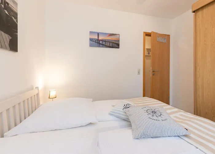 Haus Seeblick Fischbroetchen *